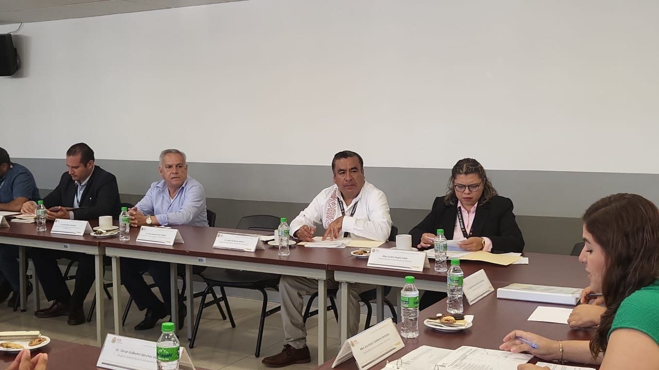 Asistir al Comité de Adquisiciones, Arrendamientos, Servicios y Enajenación de Bienes Muebles de la Fiscalía General del Estado de Veracruz